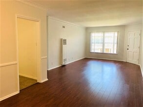 3308 Castle Heights Ave in Los Angeles, CA - Building Photo - Interior Photo