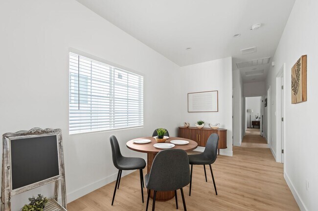 1056 Walter Ave in Tustin, CA - Building Photo - Building Photo