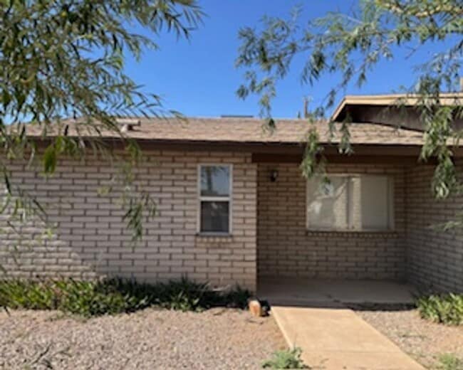 property at 2115 Hohokam Dr