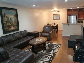 4110 Elm Ave, Unit 202 in Long Beach, CA - Foto de edificio - Building Photo