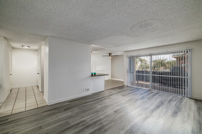 Summerwood Park Apartments in Torrance, CA - Building Photo - Interior Photo