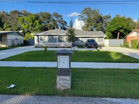 611 Davis Rd in Delray Beach, FL - Building Photo