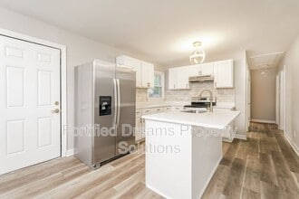 1615 Eastwood Ave in Greensboro, NC - Foto de edificio - Building Photo