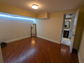 205 Indian Grv in Toronto, ON - Building Photo - Building Photo