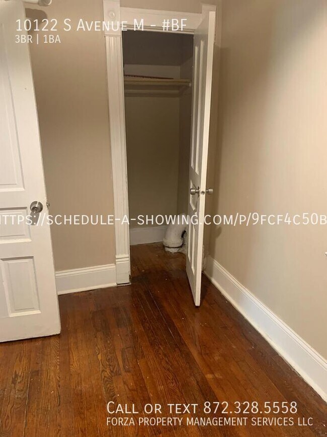 10122 S Ave M in Chicago, IL - Building Photo - Building Photo