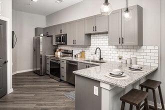 Apex Marathon Village in Nashville, TN - Foto de edificio - Building Photo