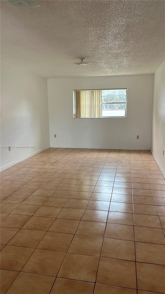 120 W 9th St in Hialeah, FL - Building Photo - Building Photo