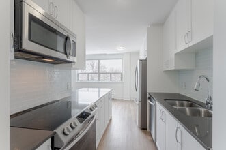2 Regal Road in Toronto, ON - Building Photo - Interior Photo
