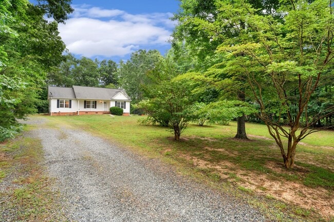 1401 High Ridge Dr in Mebane, NC - Building Photo - Building Photo
