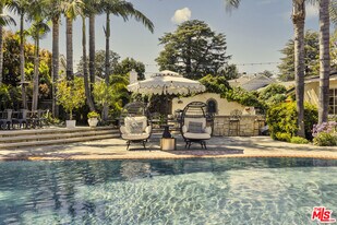 13166 Valley Vista Blvd in Los Angeles, CA - Building Photo