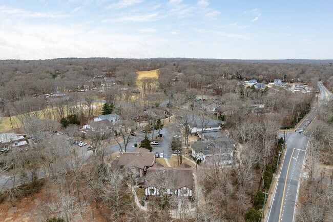 Bretton Woods in Coram, NY - Foto de edificio - Building Photo