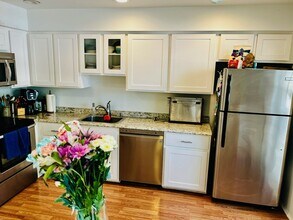 143 Stratford Ln in Rochester Hills, MI - Foto de edificio - Building Photo
