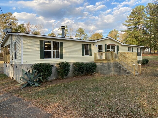 property at 152 Valentine Rd NE