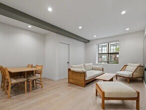 382 Powell St in Vancouver, BC - Building Photo - Building Photo