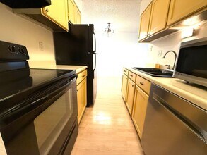 100 E Highline Cir in Centennial, CO - Building Photo - Building Photo