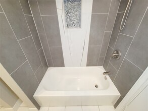 216 W Live Oak St in Angleton, TX - Building Photo - Building Photo