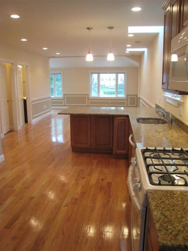 614 Main St, Unit 2