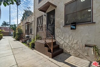 1728 Granville Ave in Los Angeles, CA - Building Photo - Building Photo