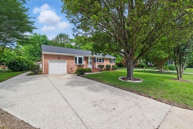 173 Emmaus Rd in Poquoson, VA - Building Photo - Building Photo