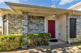 2015 Falcon Ridge Dr in Carrollton, TX - Building Photo - Building Photo