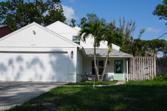 4379 Olive Ave in Sarasota, FL - Building Photo - Building Photo