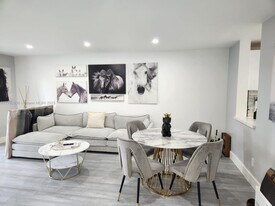 17000 NW 67th Ave in Hialeah, FL - Building Photo
