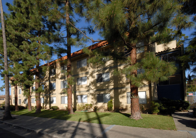 Casa Serena Apartments in Los Angeles, CA - Foto de edificio - Building Photo