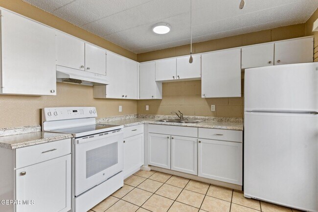 9500 Montrose Ct in El Paso, TX - Building Photo - Building Photo