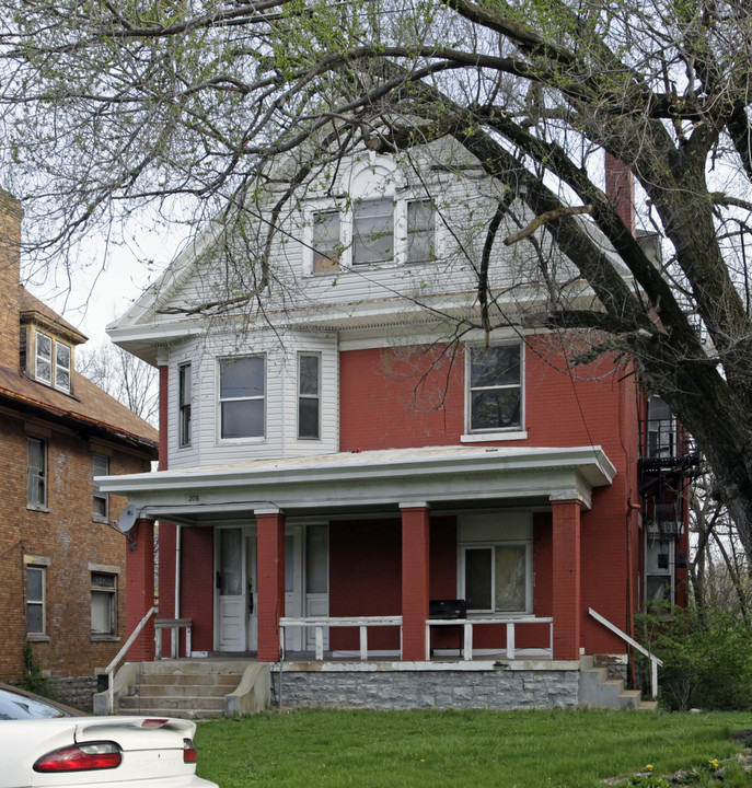 208 Hearne Rd in Cincinnati, OH - Building Photo