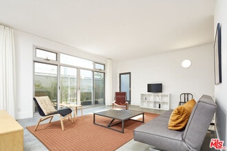 558 Rose Ave in Los Angeles, CA - Foto de edificio - Building Photo