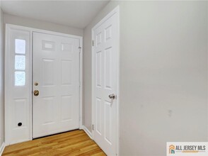 23 Regal Dr in Monmouth Junction, NJ - Building Photo - Building Photo