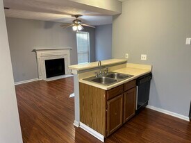 1057 Rock Creek Ln in Norcross, GA - Building Photo