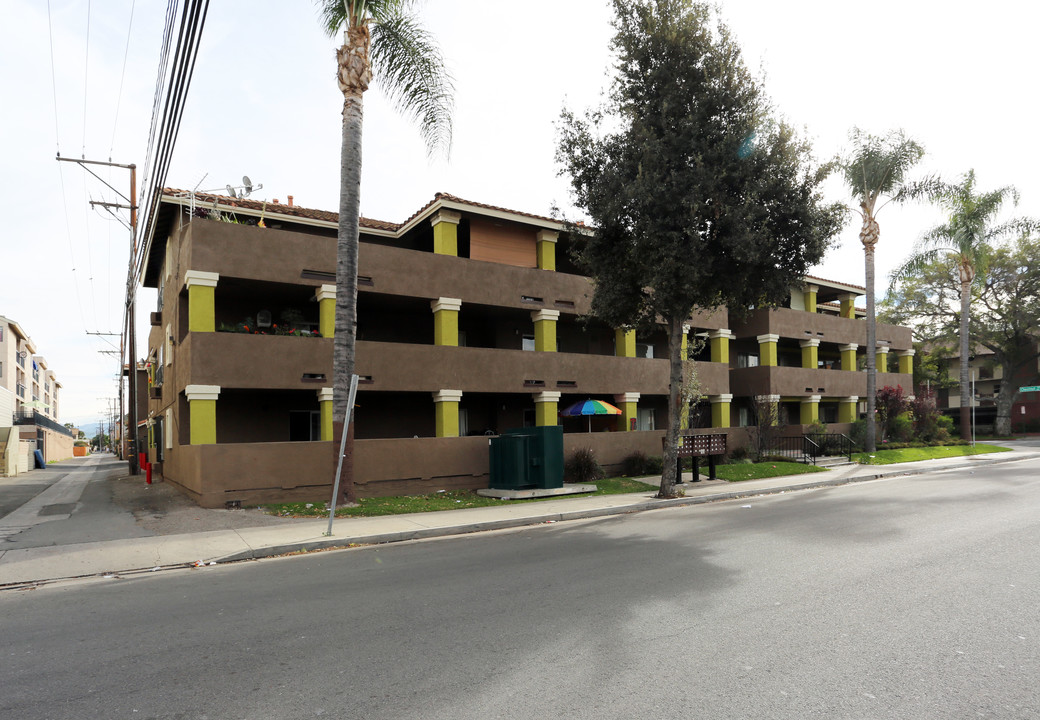 Oak Street Apartments in Santa Ana, CA - Building Photo