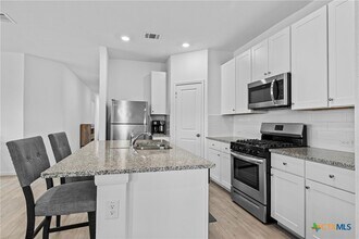 2920 Calandra Lark in Canyon Lake, TX - Foto de edificio - Building Photo