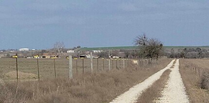 1100 Co Rd 145, Unit lower unit in Jarrell, TX - Building Photo - Building Photo