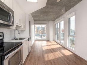 B&C Apartments Ville-Marie in Montréal, QC - Foto de edificio - Building Photo