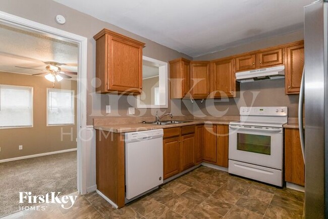 2 NE Ferrell Ln in Kansas City, MO - Building Photo - Building Photo
