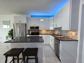 825 Bayshore Dr in Pensacola, FL - Building Photo - Building Photo