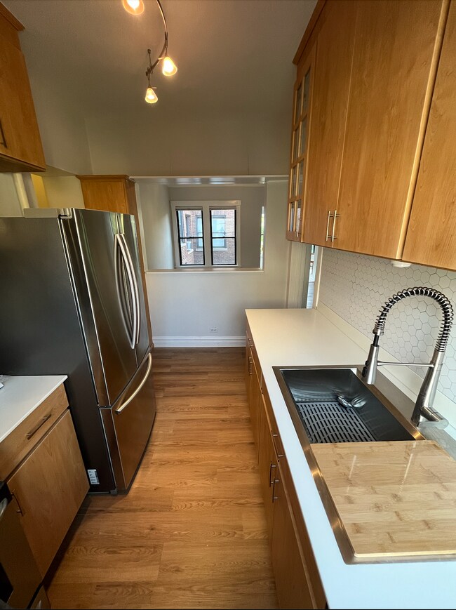617 W Cornelia Ave in Chicago, IL - Building Photo - Building Photo