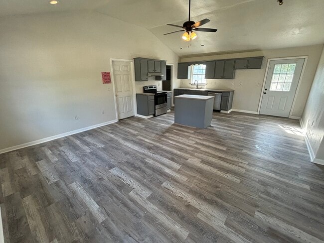 170 Colonial Cir in Magee, MS - Building Photo - Building Photo