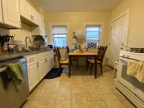 300 Boston Ave, Unit 2 in Medford, MA - Building Photo - Building Photo