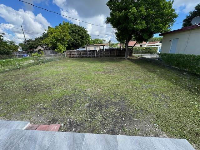 2411 McKinley St in Hollywood, FL - Building Photo - Building Photo