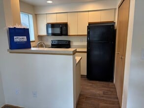 Oakridge in Roseburg, OR - Building Photo - Interior Photo