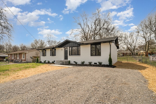 122 Brookside Dr in Hendersonville, TN - Building Photo - Building Photo