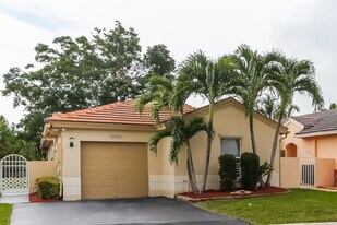 18921 NW 22nd St in Pembroke Pines, FL - Building Photo