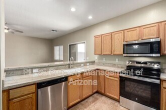 7048 W Lincoln St in Peoria, AZ - Building Photo - Building Photo