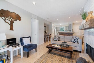 12100 Melville Dr, Unit 610 in Montgomery, TX - Foto de edificio - Building Photo