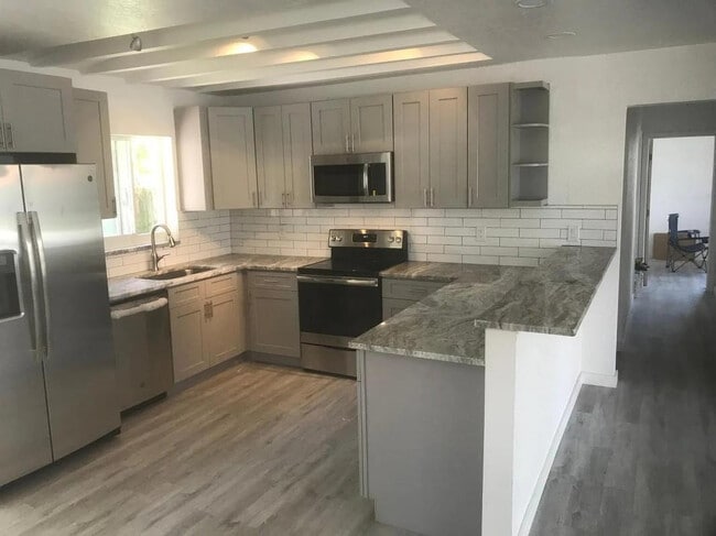 2848 NW 9th Terrace in Wilton Manors, FL - Building Photo - Building Photo