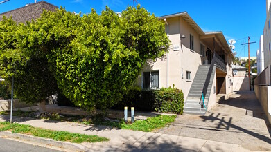 11223 Huston St in North Hollywood, CA - Building Photo - Building Photo