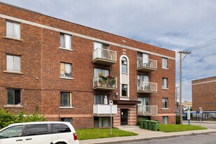 1555 Édouard-Laurin Boul in St. Laurent, QC - Building Photo